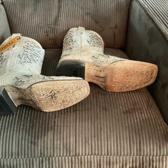 Corral Cream Embroidered Boots - Picture 6 of 6